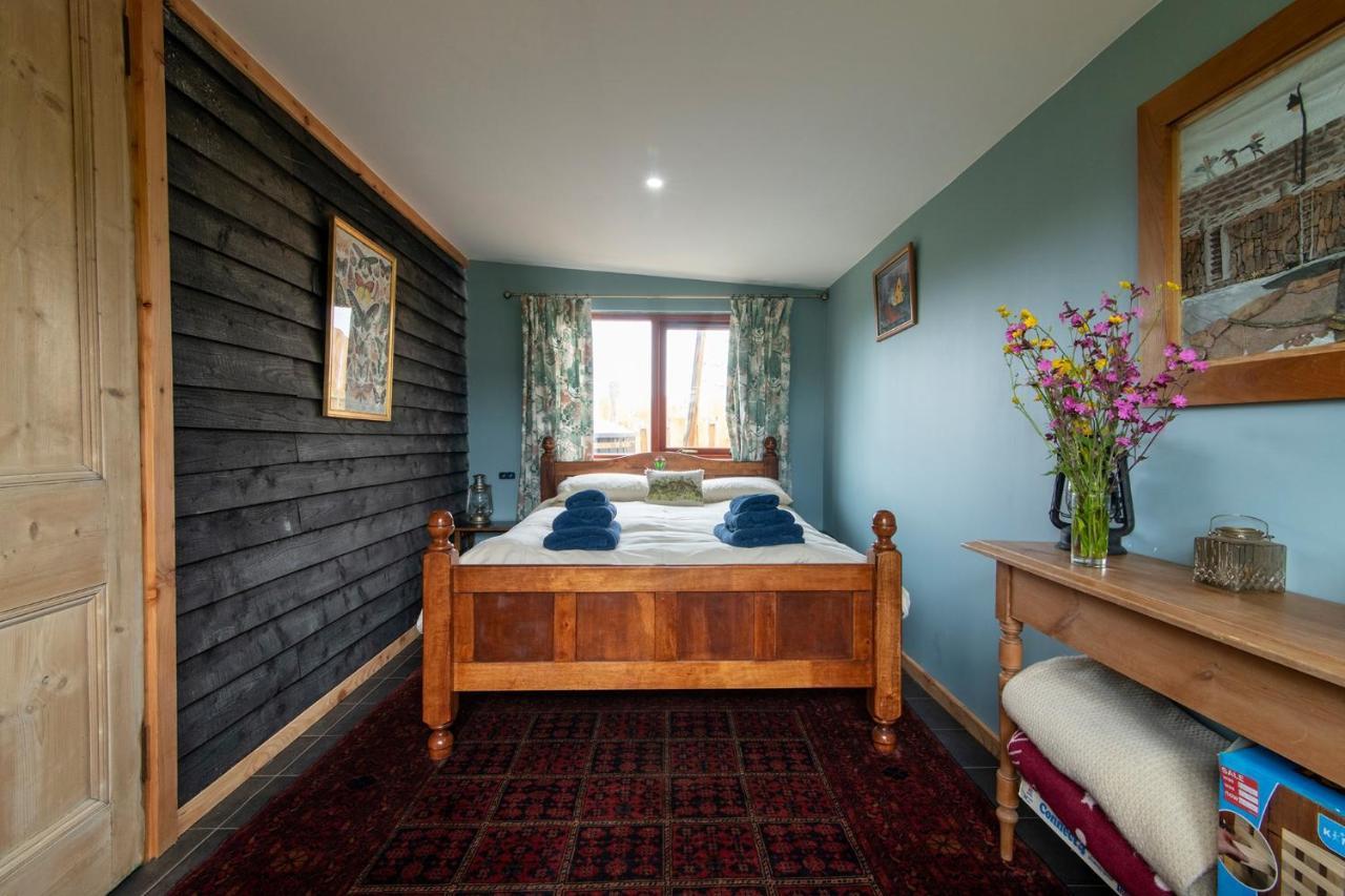 Shepherd'S Loch Glamping Turriff ภายนอก รูปภาพ